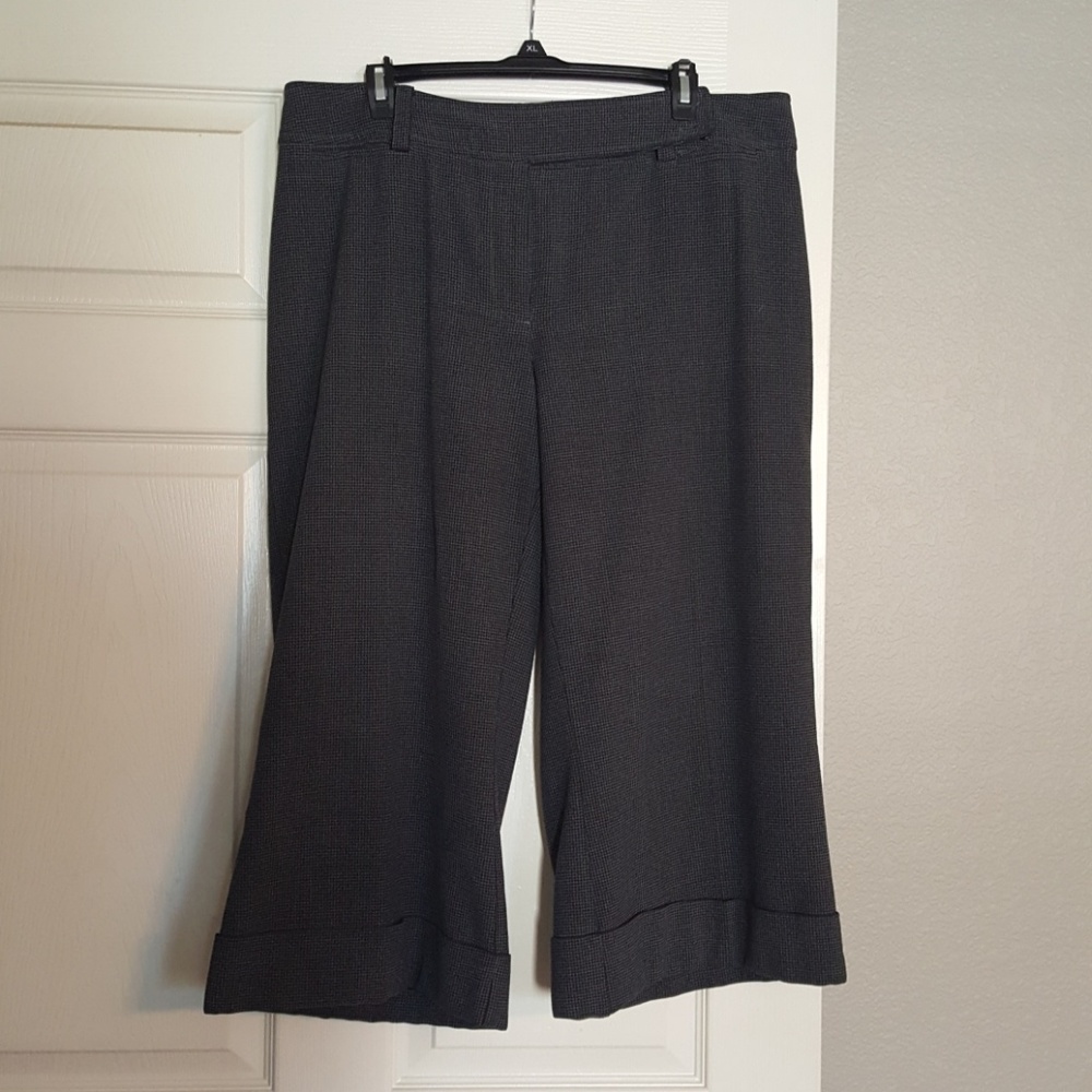 Worthington Modern fit wide leg capris
